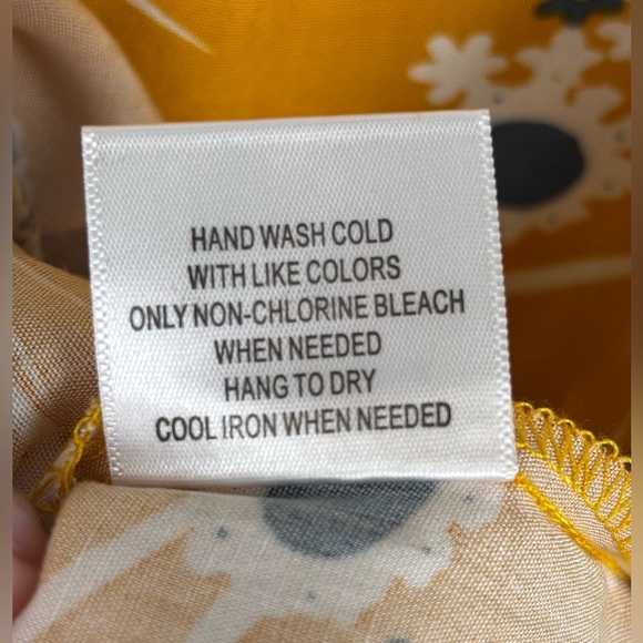 NEW ModCloth On Cloud Nineties Shift Dress S Yellow Summer V-Neck Mini 1347/48 - Picture 6 of 7